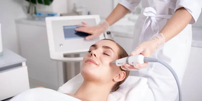 Các cách nâng cơ mặt: Nâng cơ mặt bằng Laser