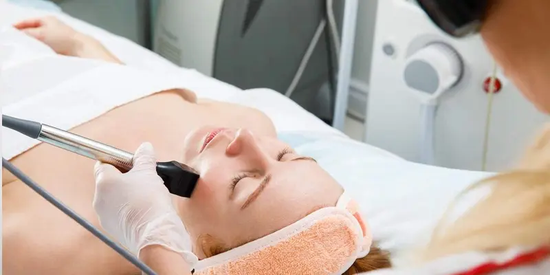 Các phương pháp điều trị nám chân sâu mới nhất hiện nay 4 Điều trị nám chân sâu bằng Công nghệ CO2 Laser (kết hợp peel da)
